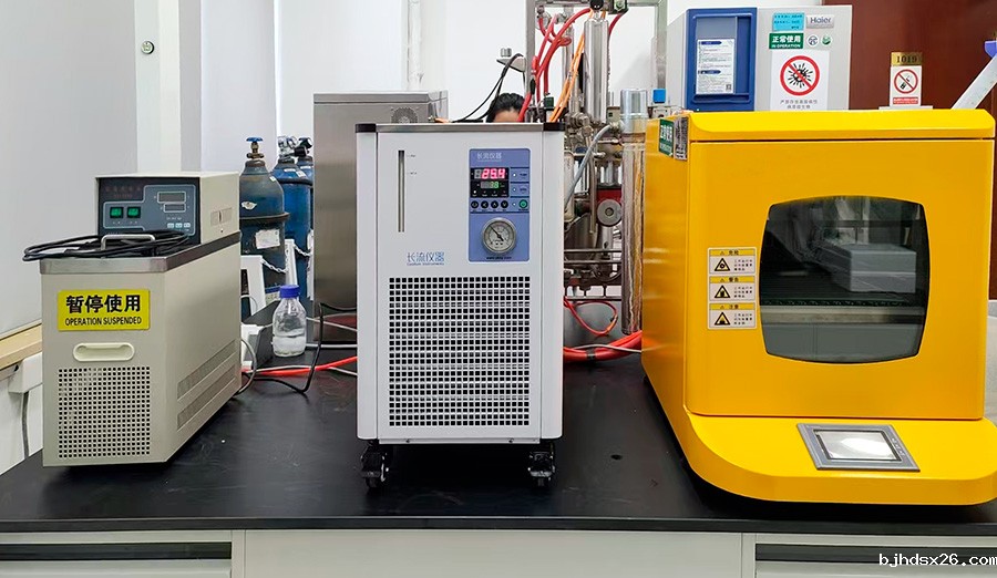 小型冷水机.jpg 小型冷水机.jpg