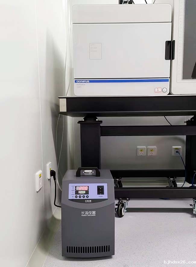 小型冷水机.jpg 小型冷水机.jpg