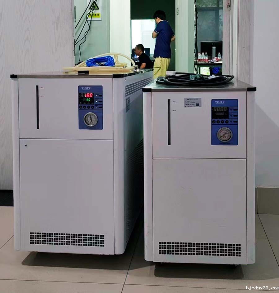 风冷式精密冷水机.jpg 风冷式精密冷水机.jpg
